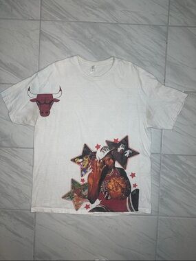 White Chicago Bulls Graphic Tee - Men's Casual Shirt